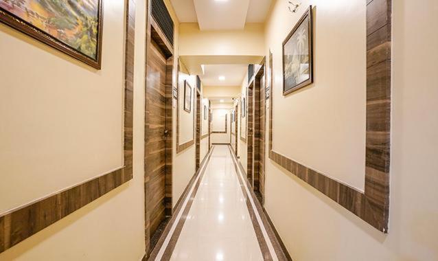 Hotel Crystal Park Near Nesco Exhibition Center Bombay Esterno foto