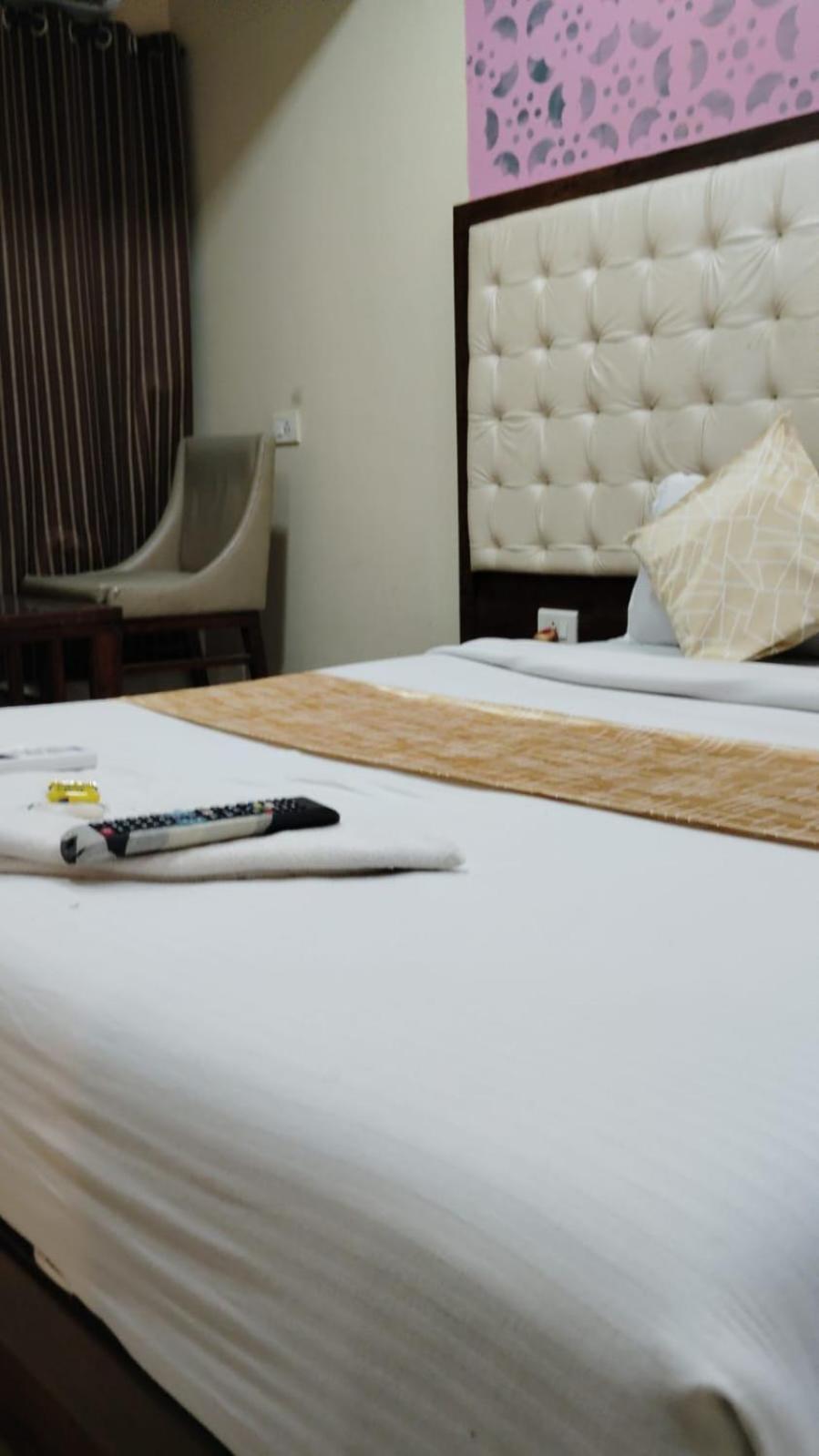 Hotel Crystal Park Near Nesco Exhibition Center Bombay Esterno foto
