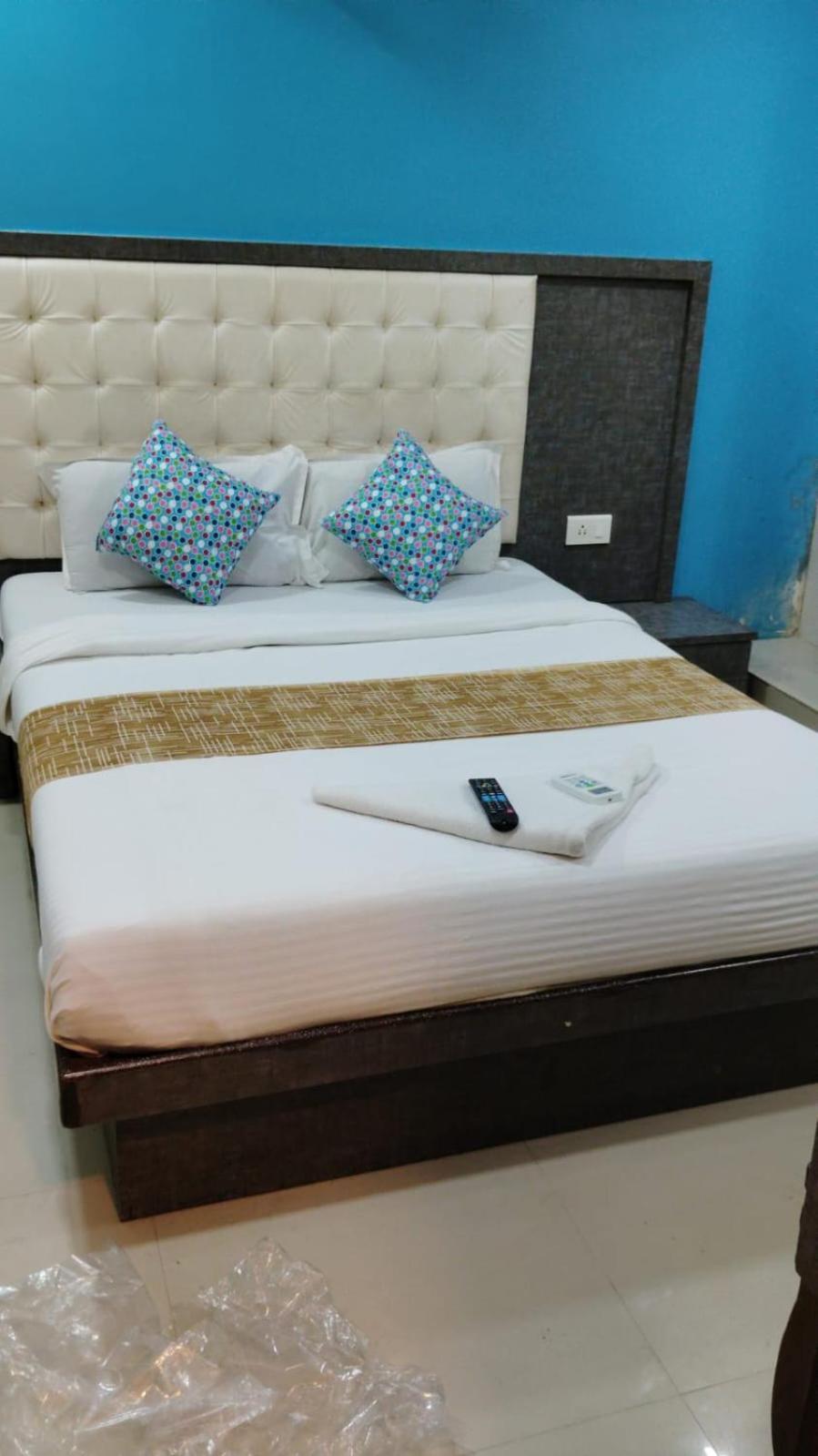 Hotel Crystal Park Near Nesco Exhibition Center Bombay Esterno foto