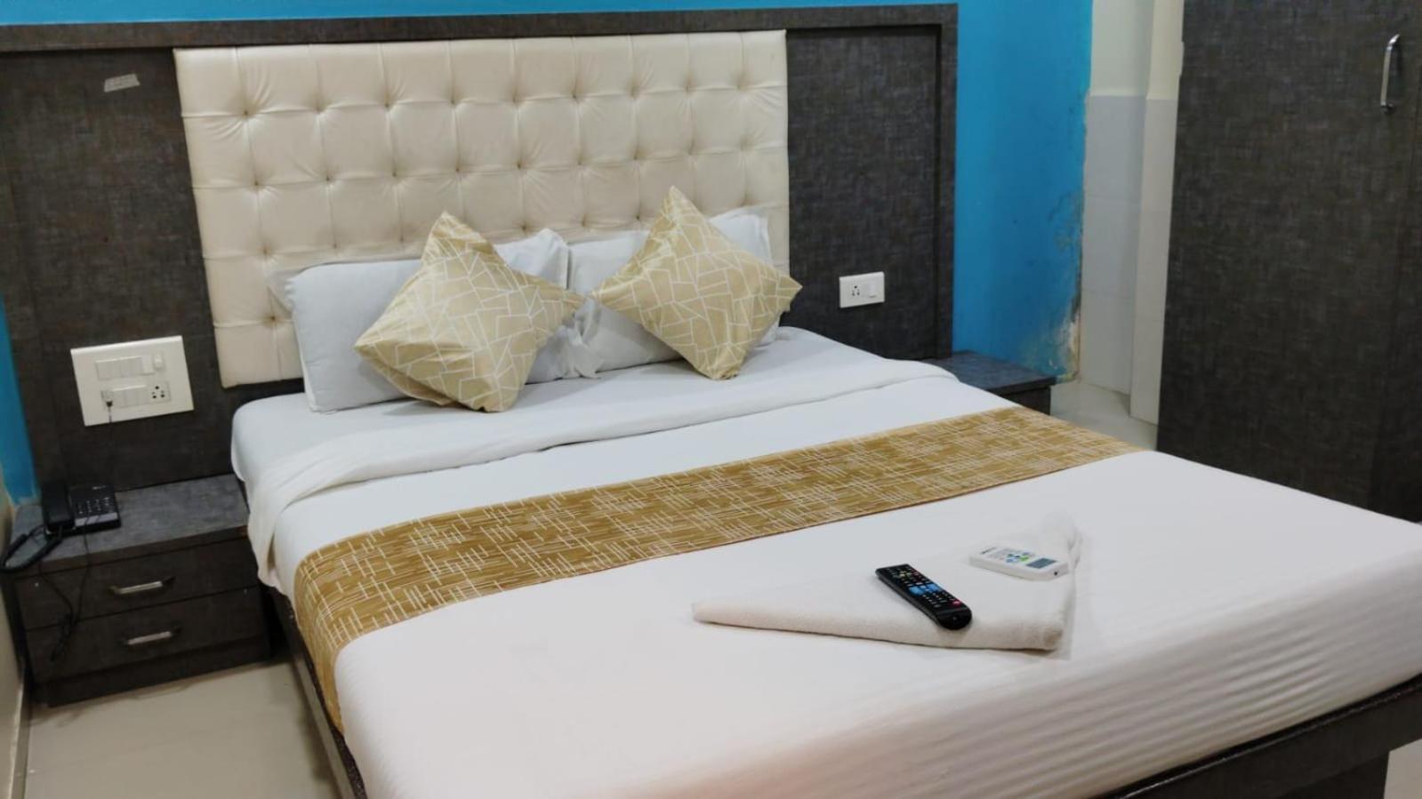 Hotel Crystal Park Near Nesco Exhibition Center Bombay Esterno foto
