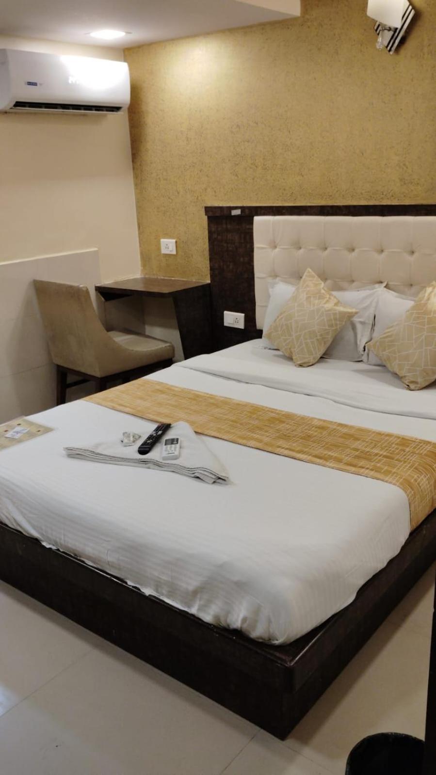 Hotel Crystal Park Near Nesco Exhibition Center Bombay Esterno foto
