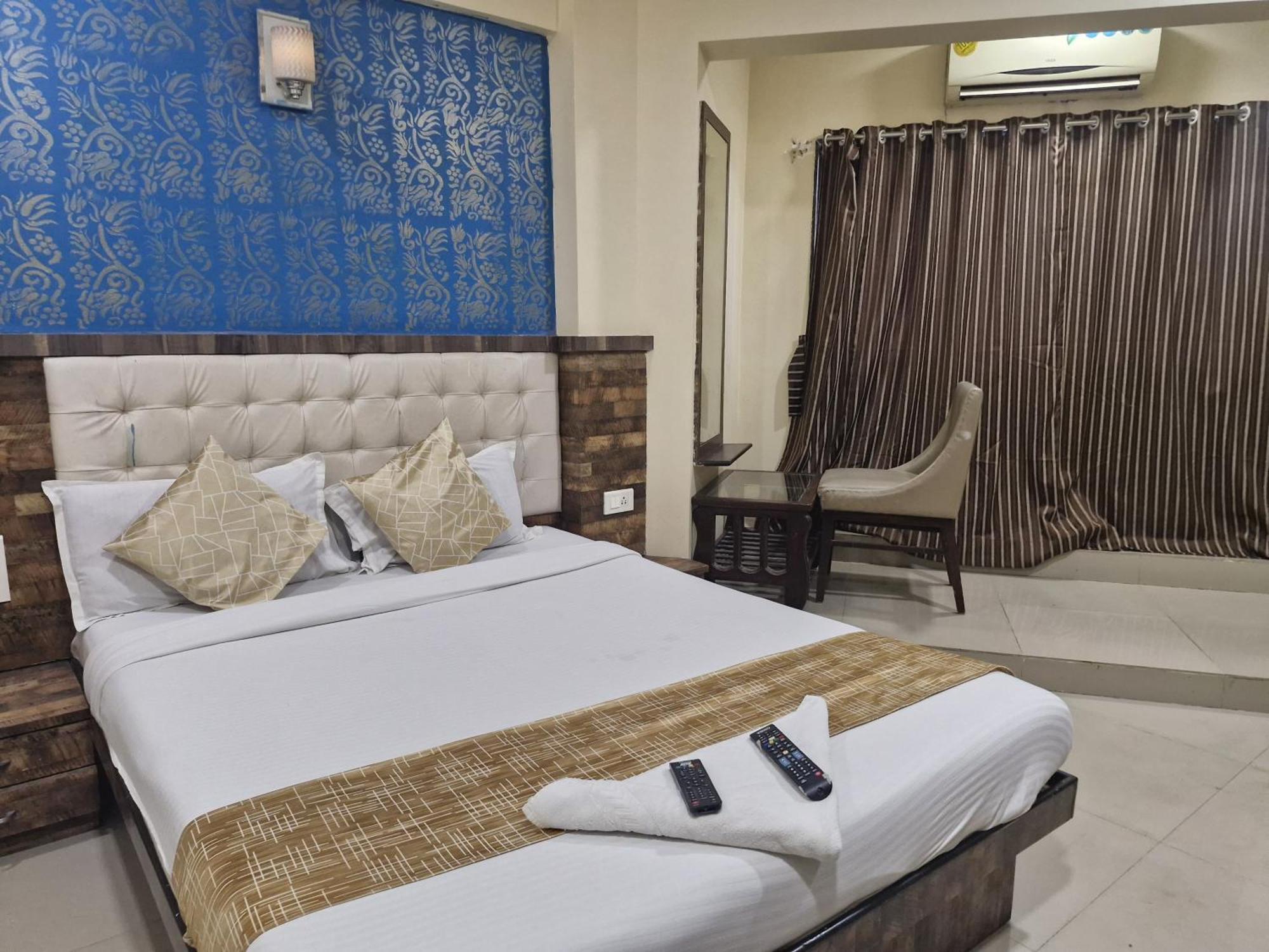 Hotel Crystal Park Near Nesco Exhibition Center Bombay Esterno foto