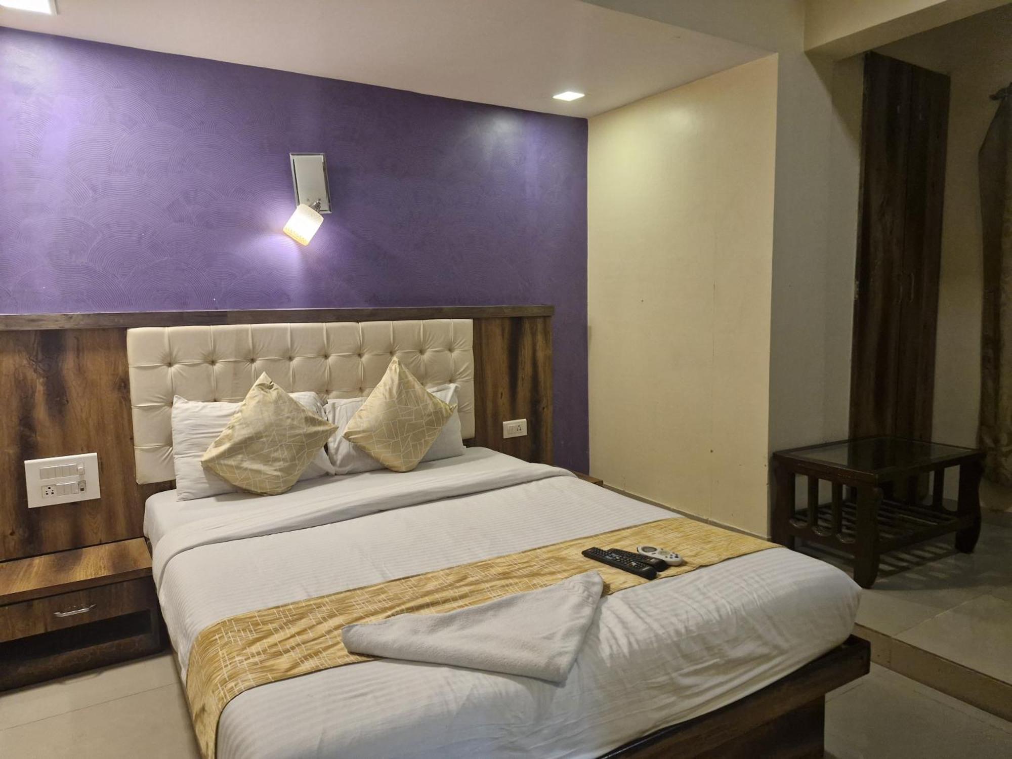 Hotel Crystal Park Near Nesco Exhibition Center Bombay Esterno foto