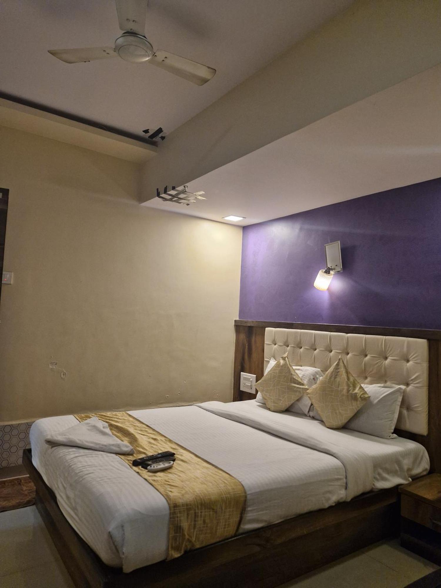 Hotel Crystal Park Near Nesco Exhibition Center Bombay Esterno foto